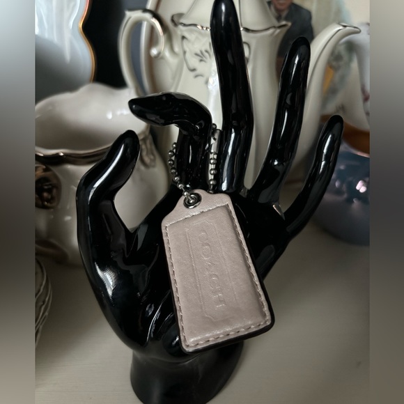 Coach Tag - Picture 1 of 3